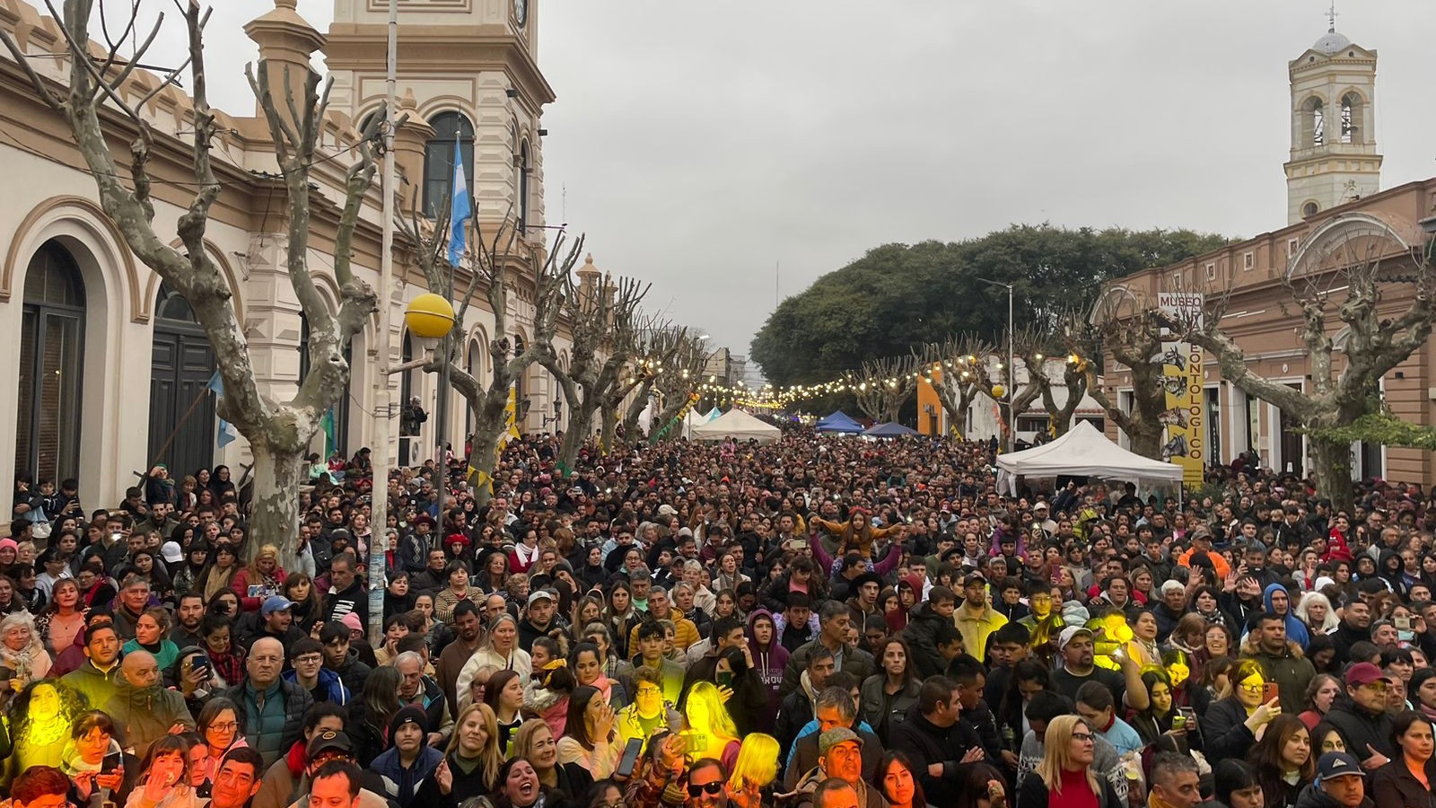 Multitudinaria Celebración de la Fiesta de la Naranja de Ombligo en San Pedro